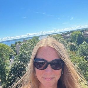 Meet your Posher, Julie